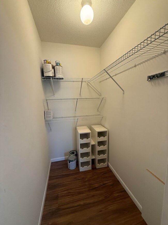 Building Photo - Spacious 2BR Edina Condo with Updated Interior, Outdoor Pool & Underground Parking