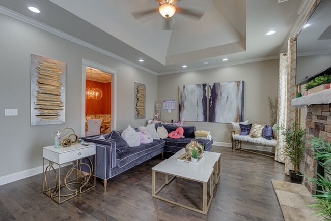 Building Photo - Winslow Cove Furnished Executive Estate with Pool