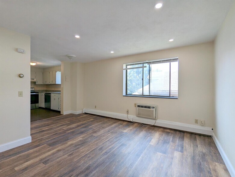 Building Photo - 84 Newbury St