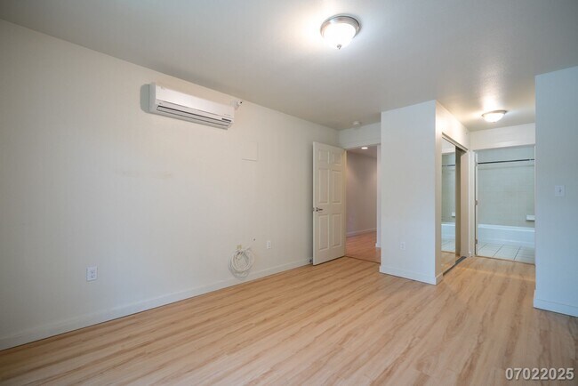 Building Photo - $3,200 | 3br/2ba Condominium in Sixty Parkside