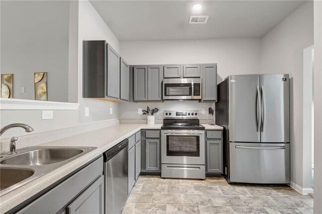 Building Photo - 2488 Piering Dr