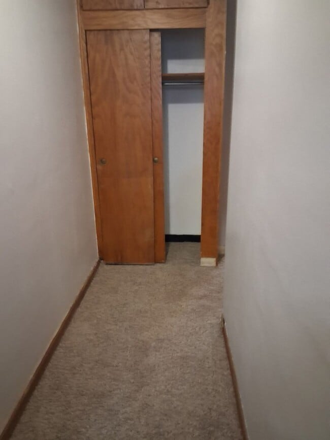 Building Photo - 1 Bedroom 1 Bath in Maplewood  HEAT INCLUDED