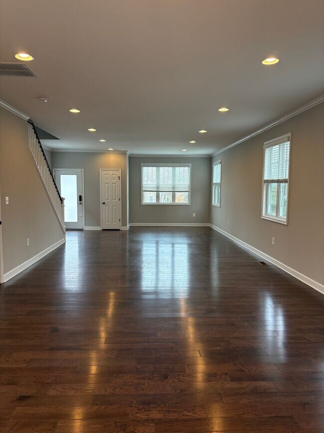 Building Photo - Beautiful Home Conveniently Located in Alexandria w/ Lower Level Suite