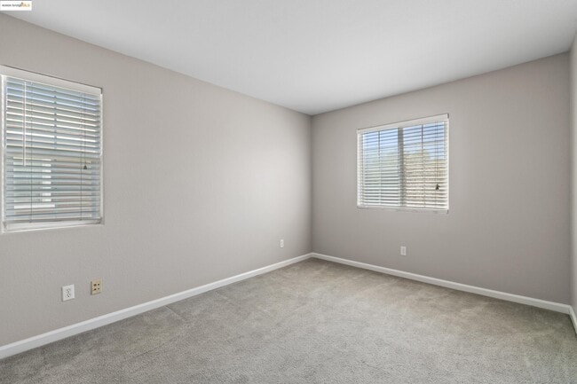 Building Photo - 271 Washington Dr