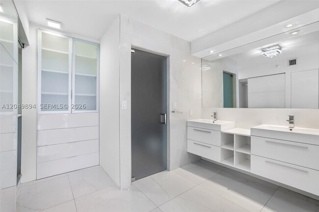 Building Photo - 20515 E Country Club Dr
