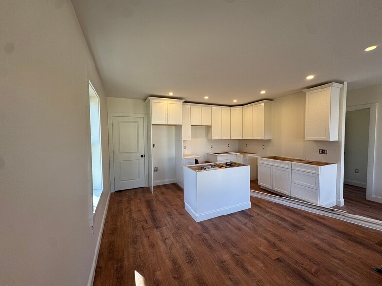 Building Photo - 430 Ridge Rd