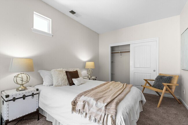 Building Photo - 1459 Yosemite Dr