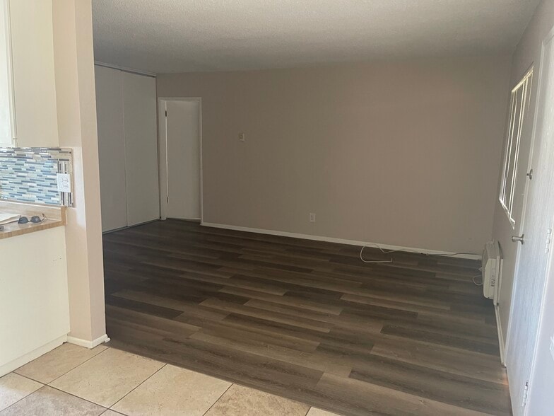 Building Photo - 555 S La Veta Park Cir