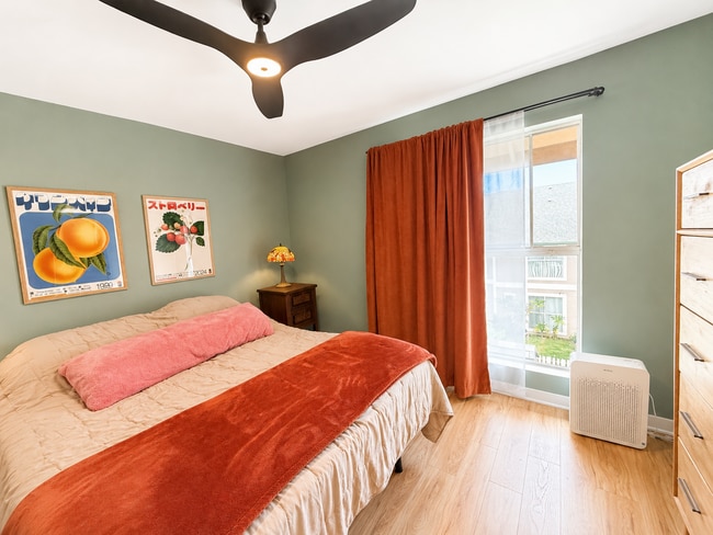 Building Photo - Furnished Pet Friendly 2/2 Central Location