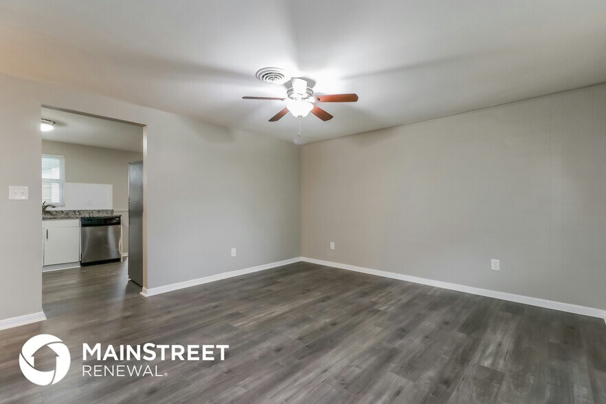 Building Photo - 921 Hillside Dr