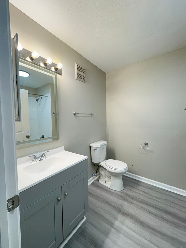 Building Photo - Bellagio Living III