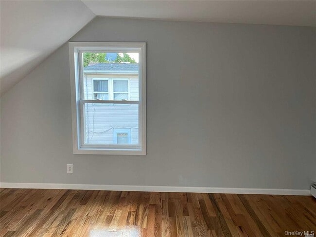 Building Photo - 158 Rhodes Ave