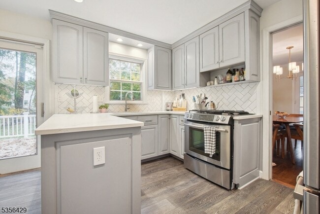 Building Photo - 170 Canoe Brook Pkwy