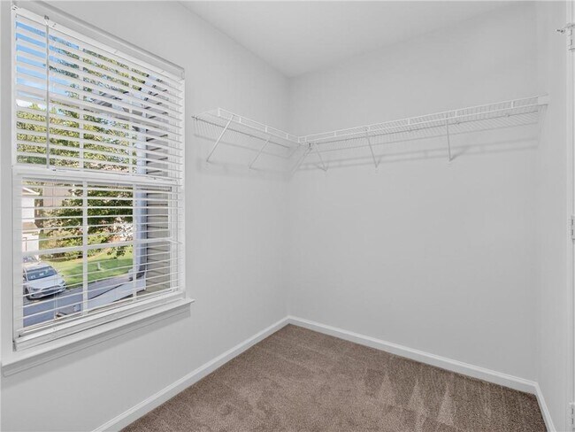 Building Photo - 2820 Mayfair Dr