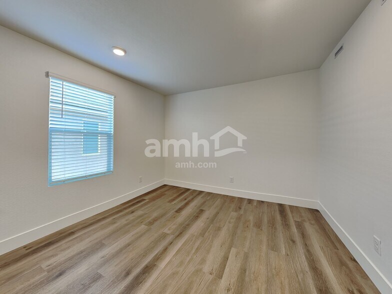 Building Photo - 11178 Magallanes St