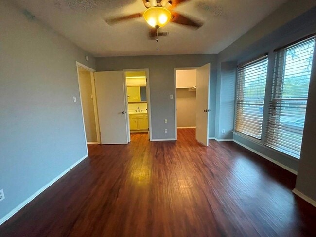 Building Photo - 1734 Timberwood Dr