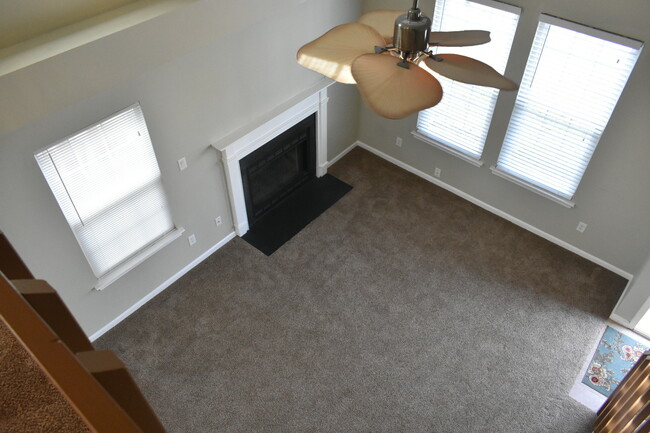 Building Photo - 2 Bedroom condo Minutes from Ft, Eustis