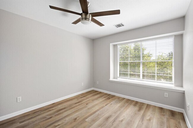 Building Photo - 1413 Catalina Dr