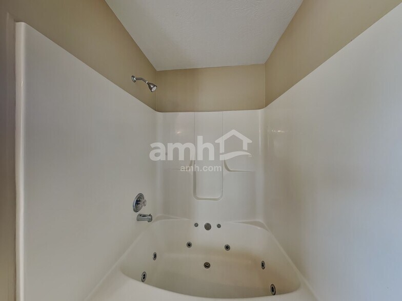 Building Photo - 6488 Jayfield Dr