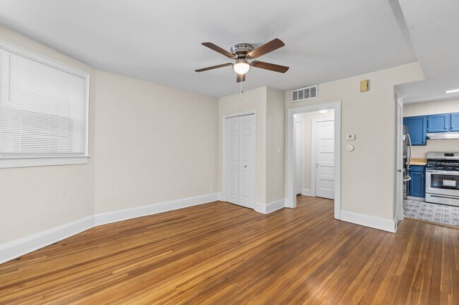 Building Photo - True Ghent Beauty 2/1 Move in Now