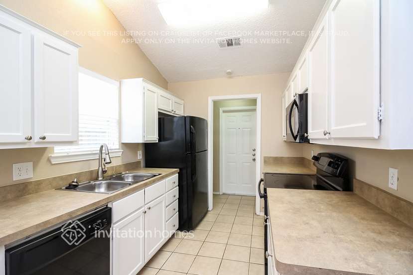 Building Photo - 2704 N Bell Ave