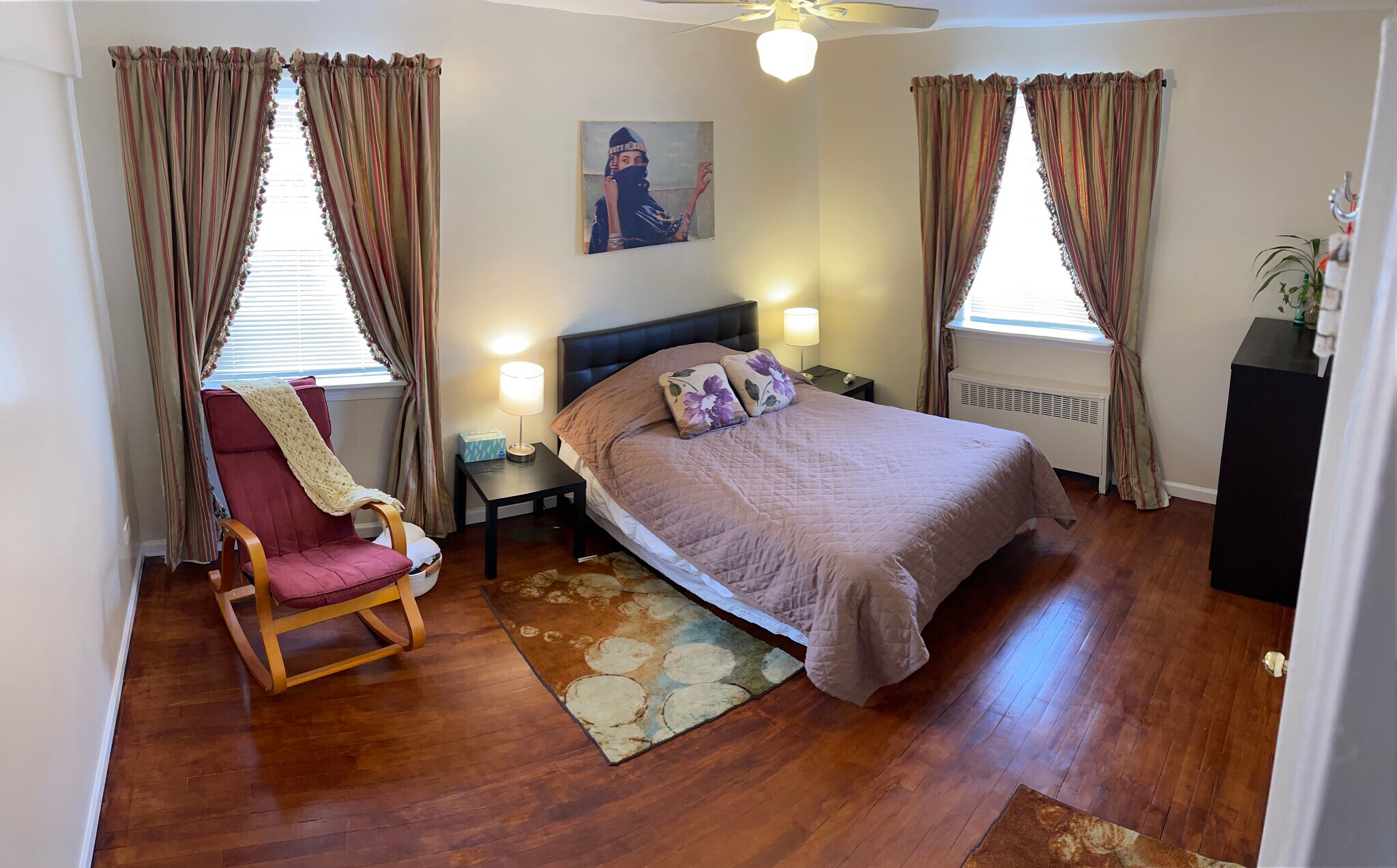 Large bedroom with Closet - 20-15 Parsons Blvd