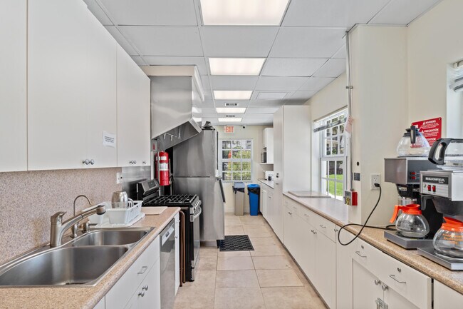 Building Photo - 2871 N Ocean Blvd