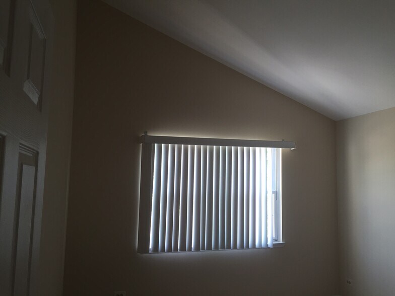Building Photo - 396 Bentley Pl