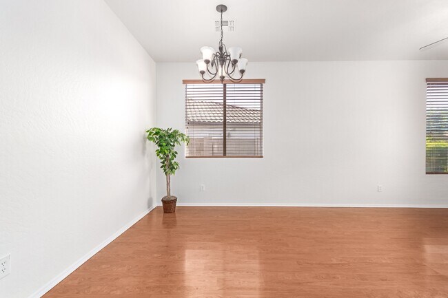 Building Photo - 4384 E Cherry Hills Dr