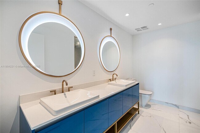 Building Photo - 2678 Tigertail Ave