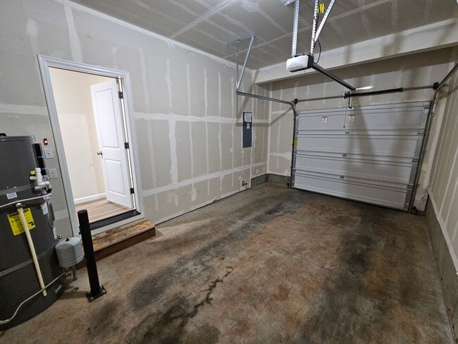 Building Photo - 5743 Karen Lynn Loop S