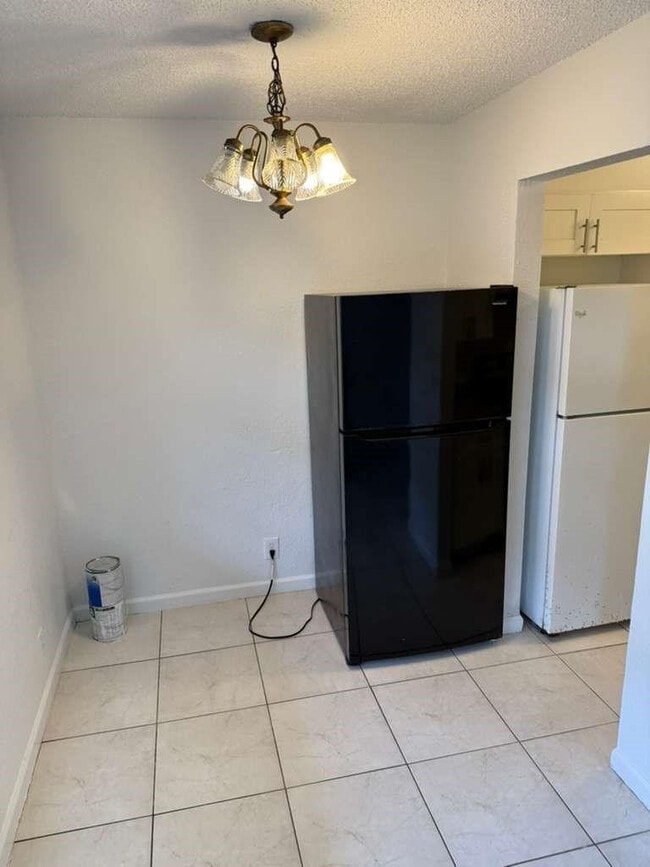 Building Photo - 218 NW 9th Ave