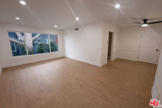 Building Photo - 447 S Palm Dr