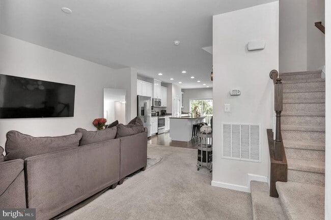 Building Photo - 8633 Rosecrans Ln