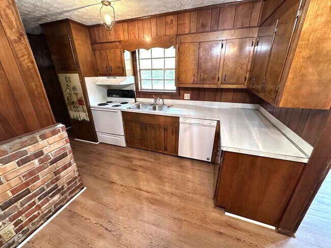 Building Photo - 3 Bedrooms, 2 Bathroom - House in North Rome!
