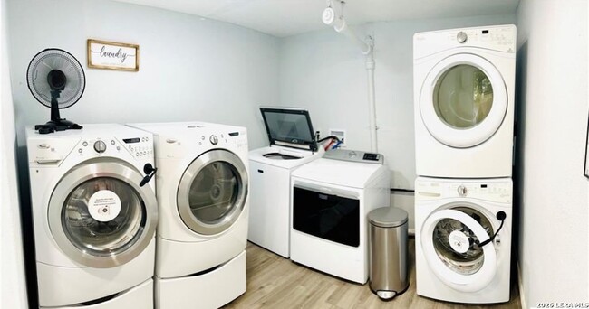 Building Photo - 422 Pershing Ave