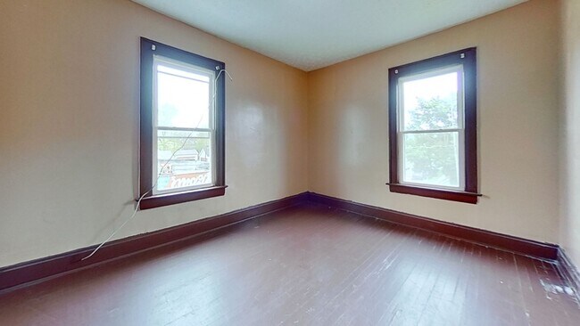 Building Photo - 798 E Whittier St