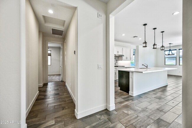 Building Photo - 17163 W Thousand Oaks St