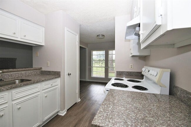 Building Photo - 13611 Ravensway Dr