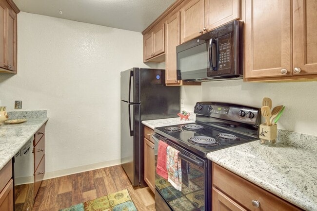 Building Photo - Hillside Chalet