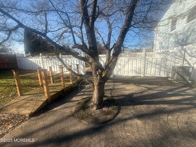 Building Photo - 117 Greymoor Rd