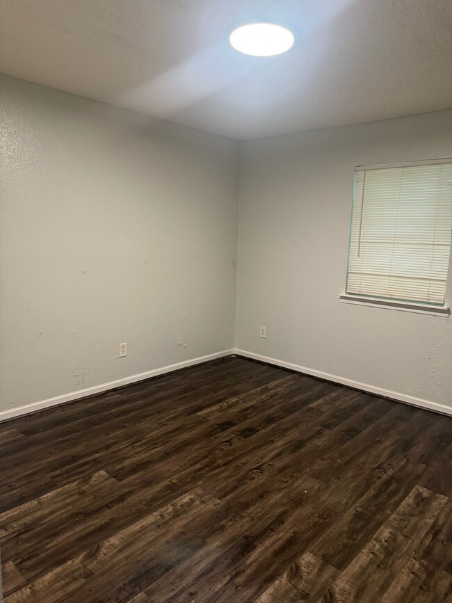 Building Photo - 9100 Dodson St