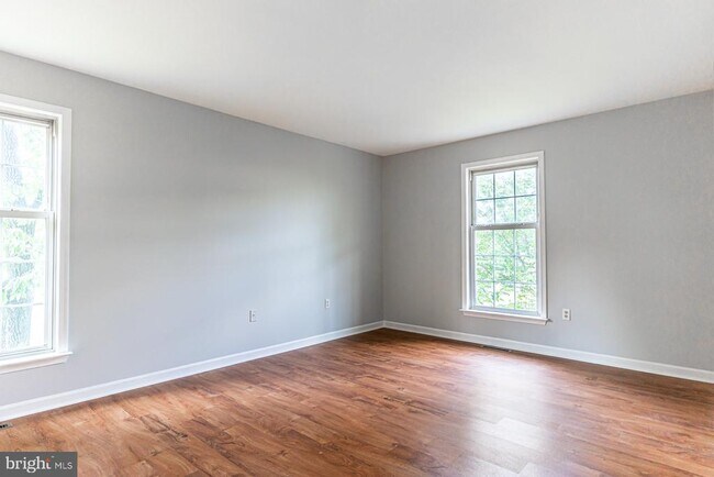 Building Photo - 121 Nottingham Ct