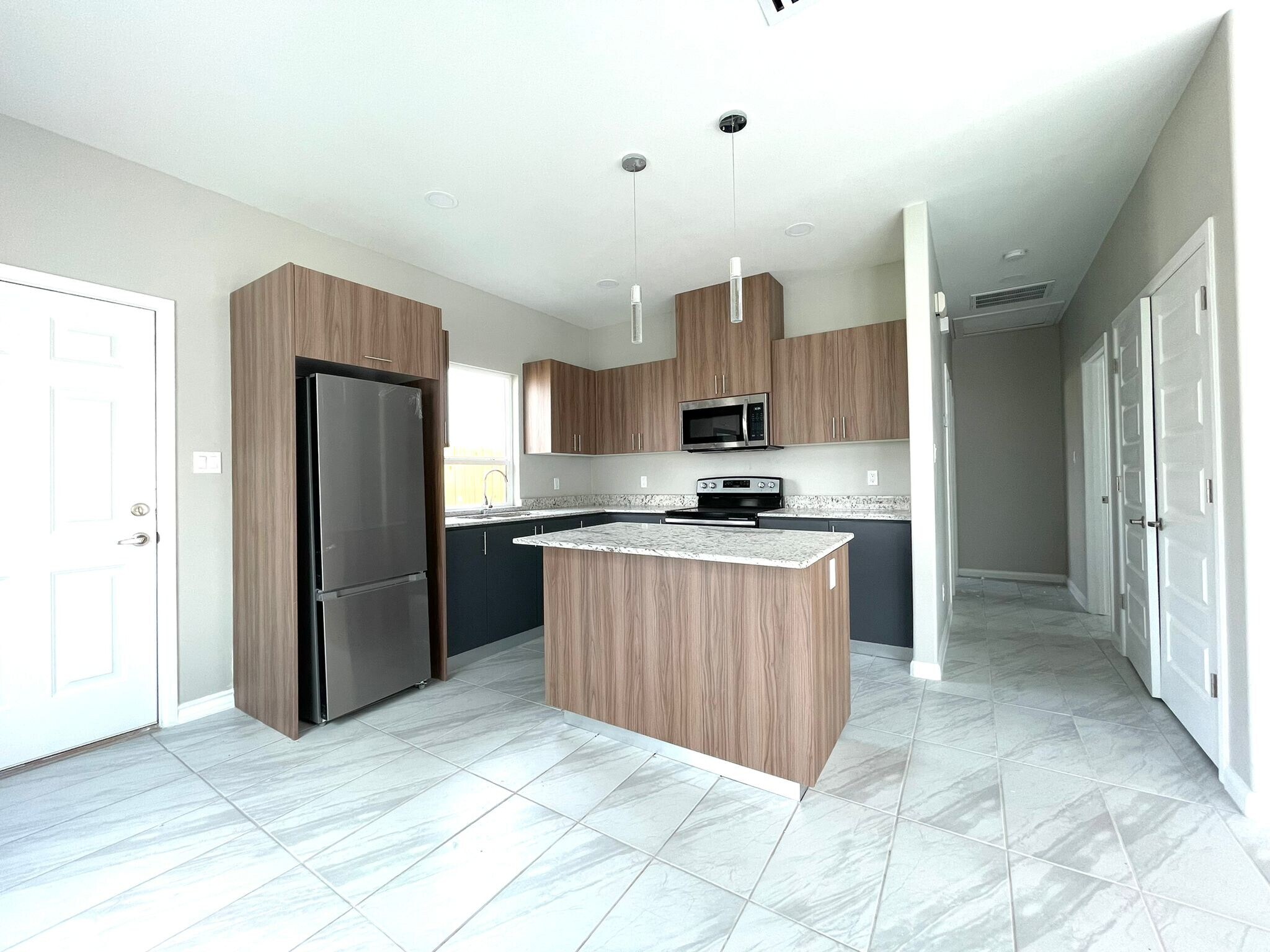 Building Photo - 3803 Las Vistas Ln