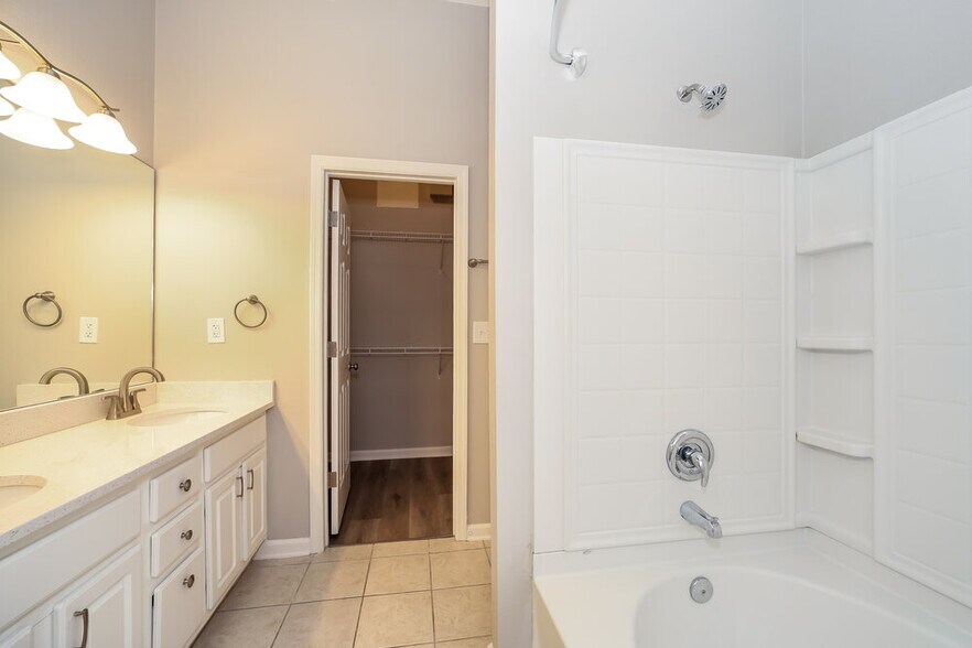 Building Photo - 5860 Sandstone Way