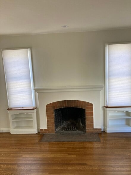 Working fireplace - 271 Wayne Ave