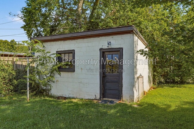 Building Photo - 3022 Grayland Ave