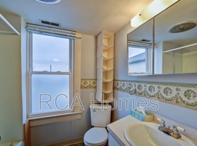 Building Photo - 2912.5 Shelby St