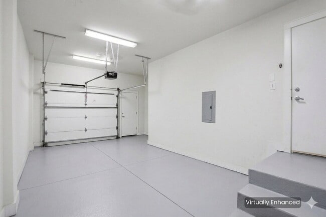 Building Photo - Modern Multi-Level 2BR Retreat with Garage Near Uptown Charlotte