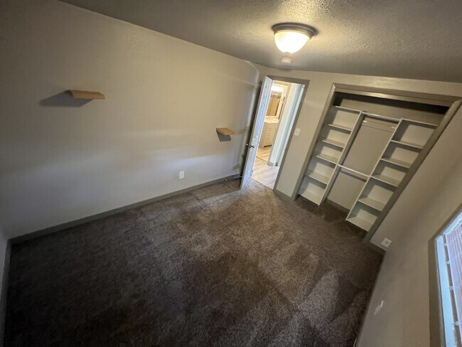 Building Photo - 205 16th Ave Ct